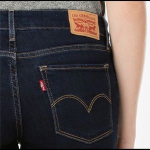 🎉 Levi’s Slimming Skinny Ankle Jeans